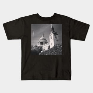 St Paul's Cathedral in shades of gray Kids T-Shirt